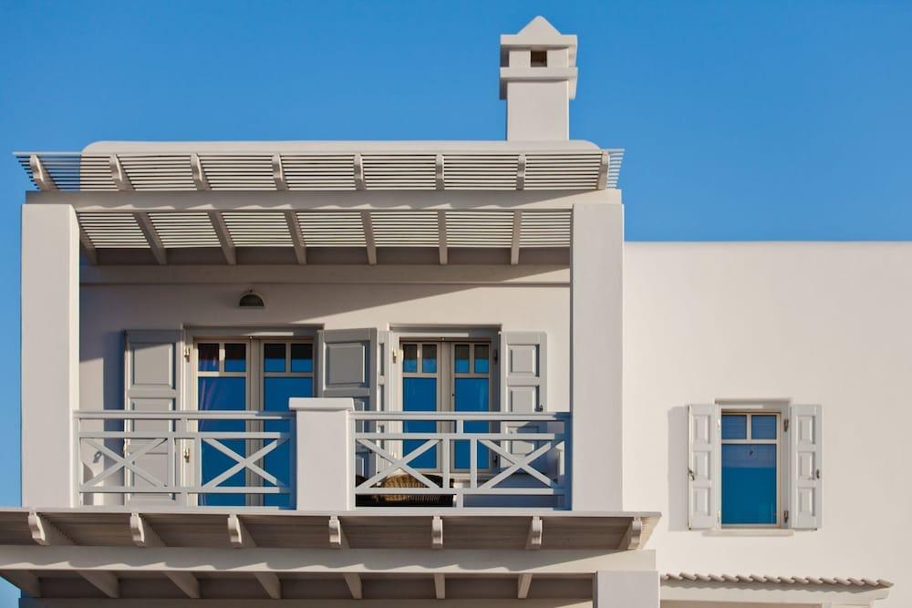 Miland * Adamantas (Milos)