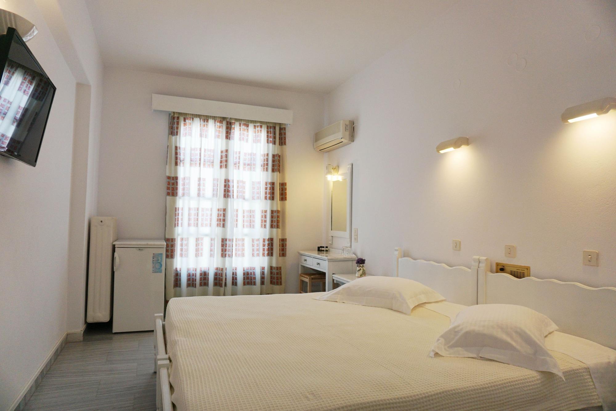 Hotel Paros 3*