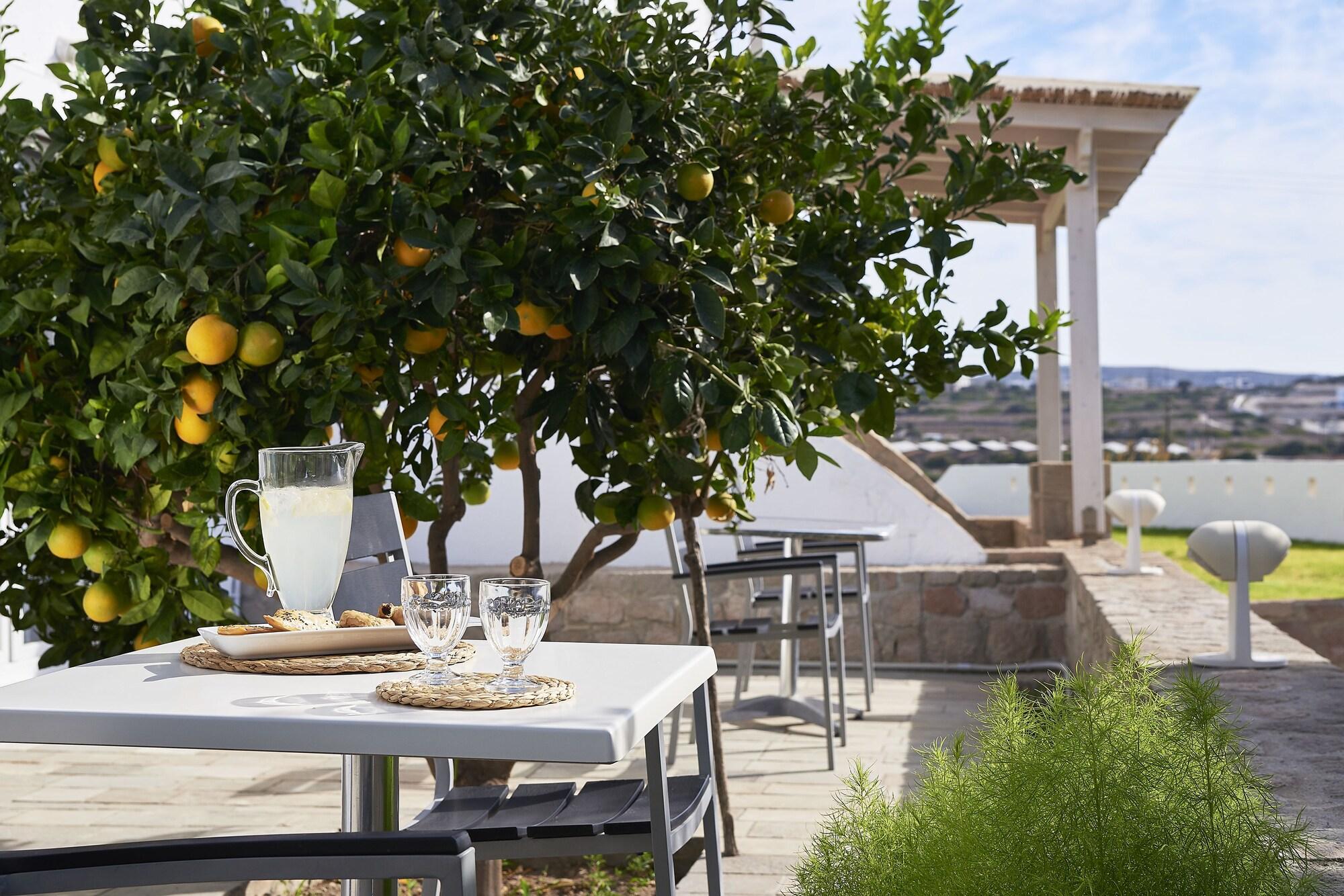 Santa Maria Village & 4* Adamantas (Milos)