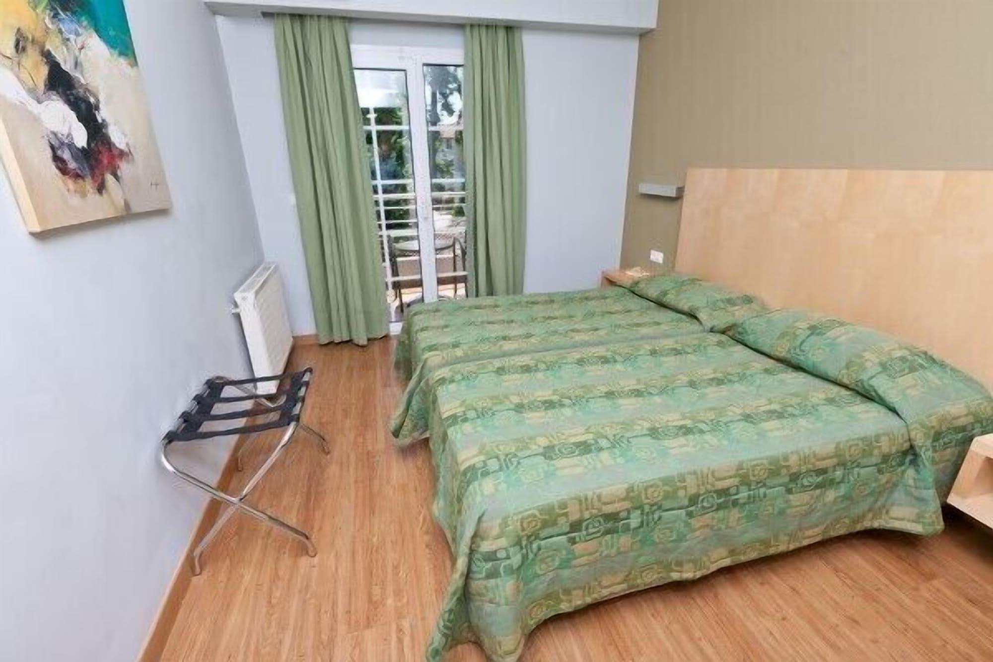 Kronos Hotel 3*