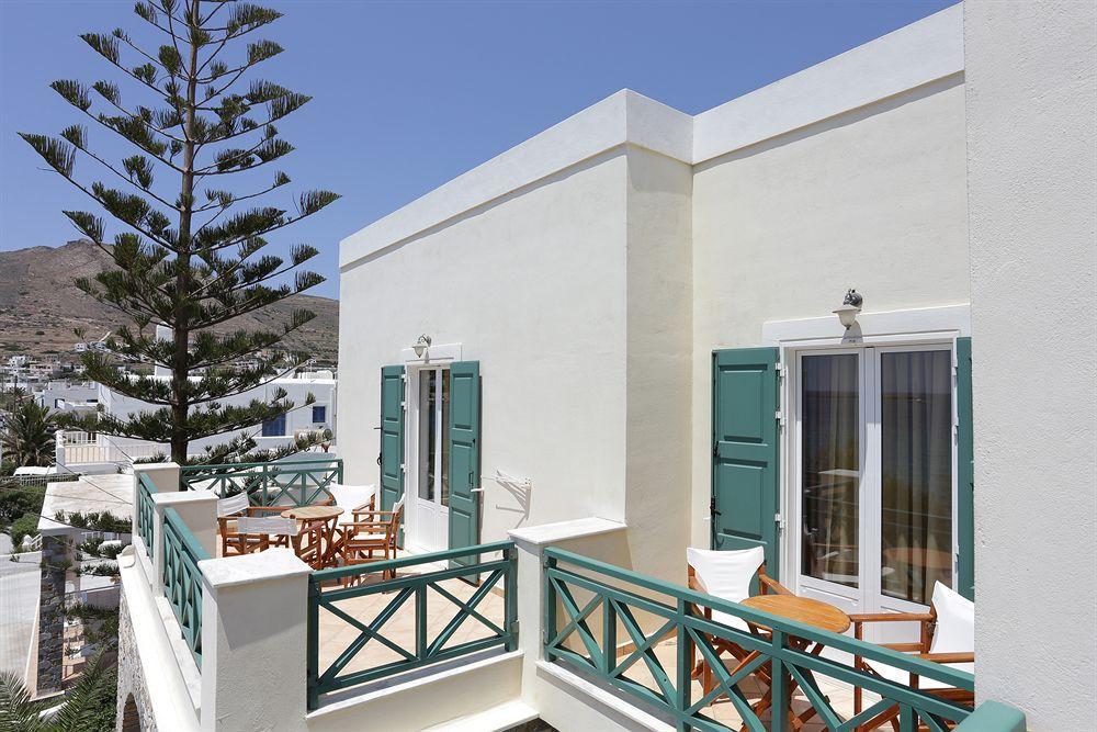 Hotel Brazzera Finikas (Syros)
