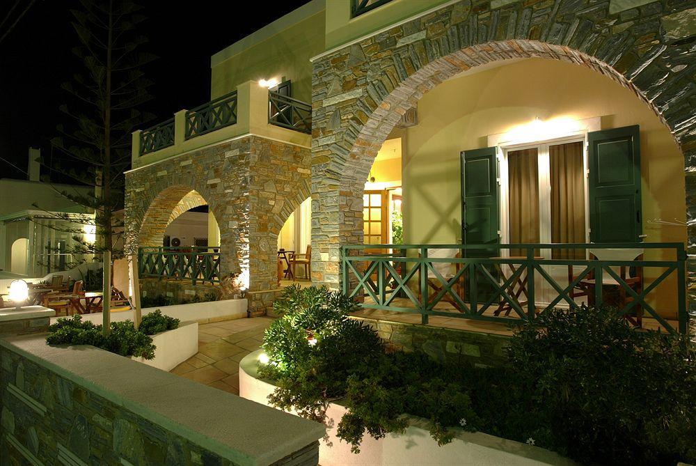 Brazzera Finikas (Syros)