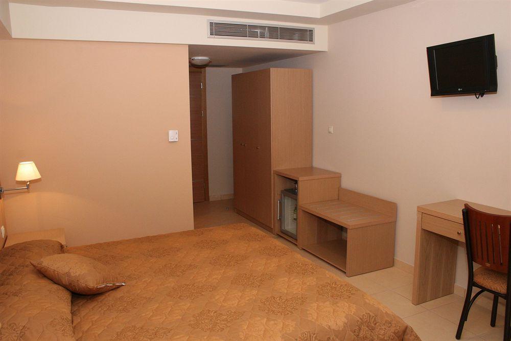 Hotel Perinthos 4*