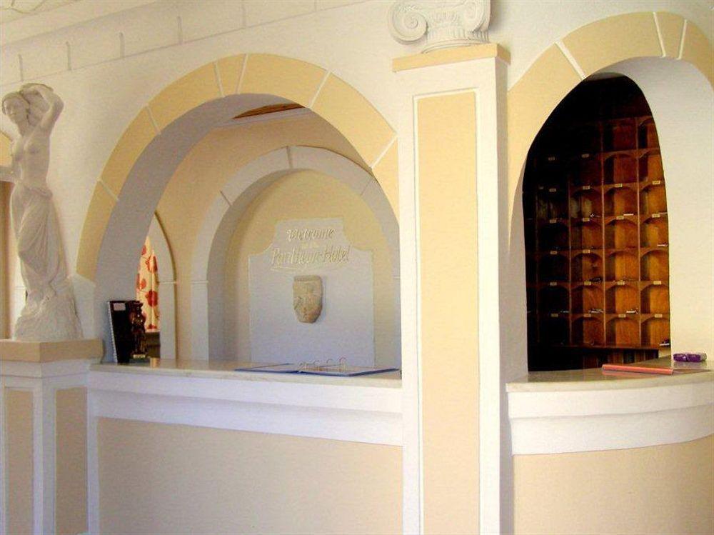 Pantheon Hall 2*