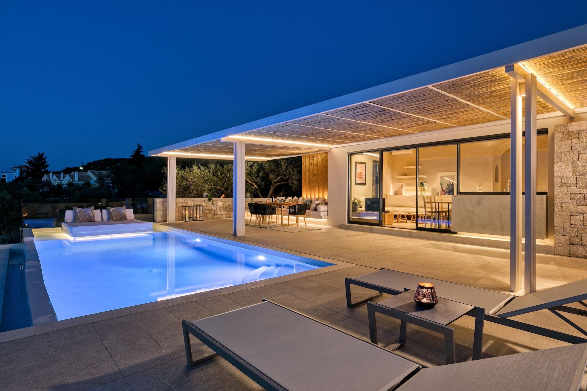 Art Blue Villas Tsoukaladhes
