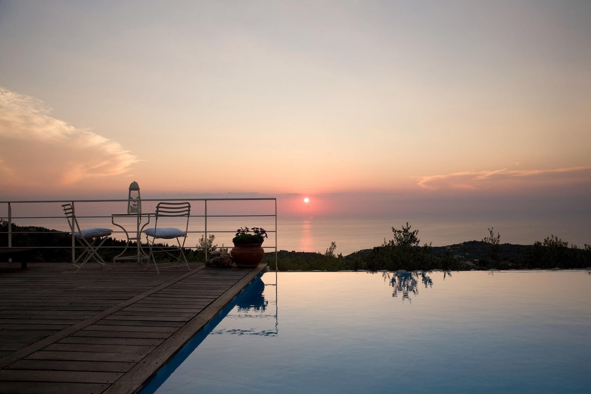 Art Blue Villas Tsoukaladhes