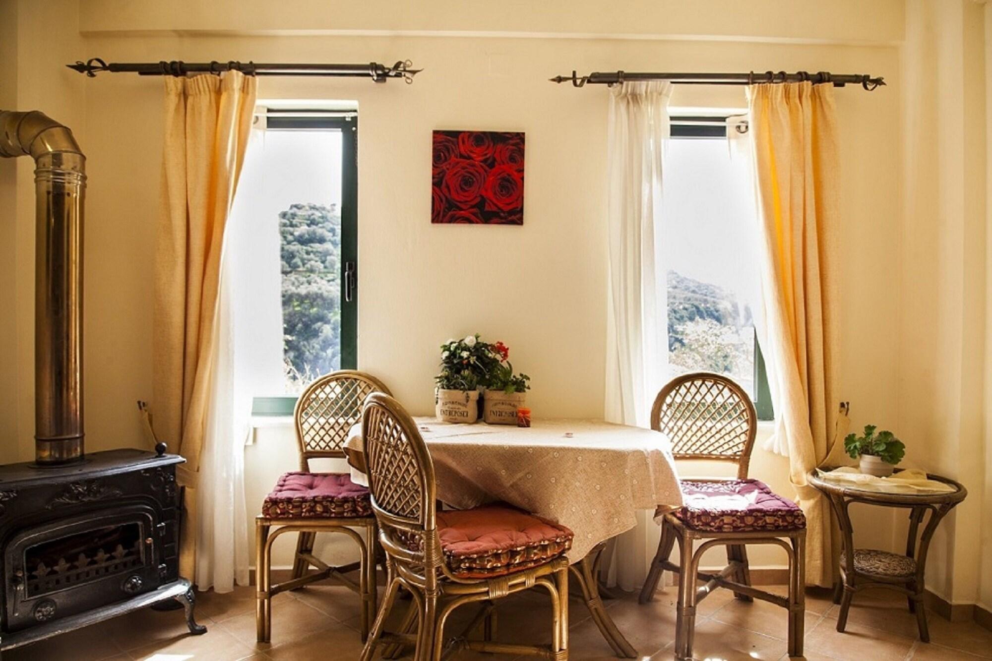 Estate Kares Aparthotel