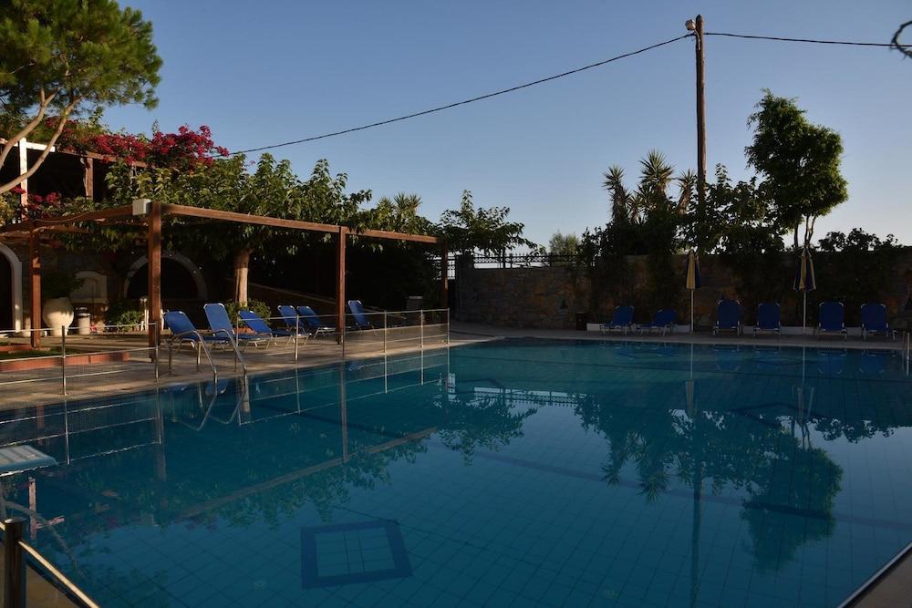 Aparthotel Sarikampos 2*