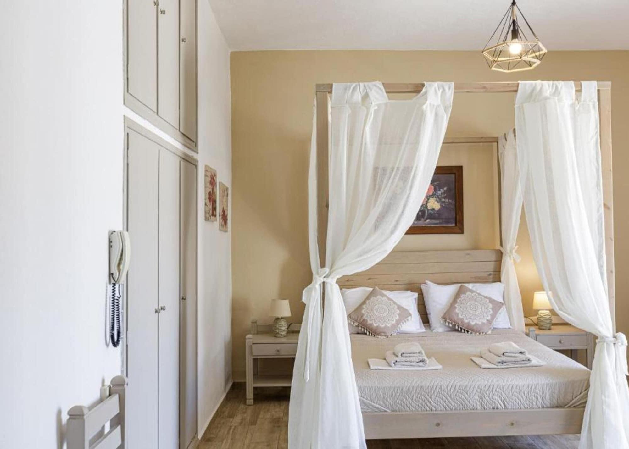 Kasteli Studios & Apartments * Panormos (Crete)