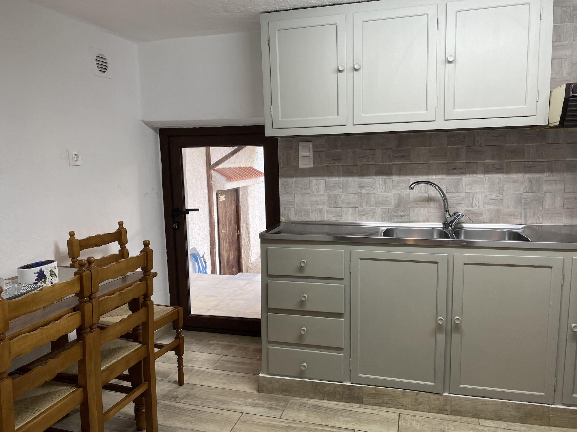 Kasteli Studios & Apartments Panormos (Crete)