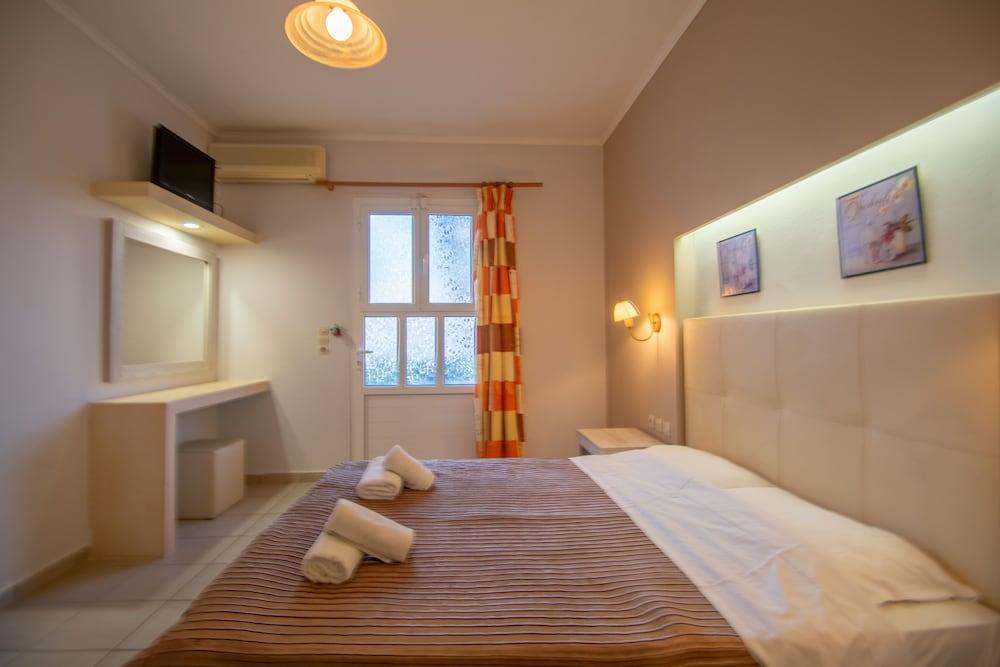 Agoulos Aparthotel Argassi