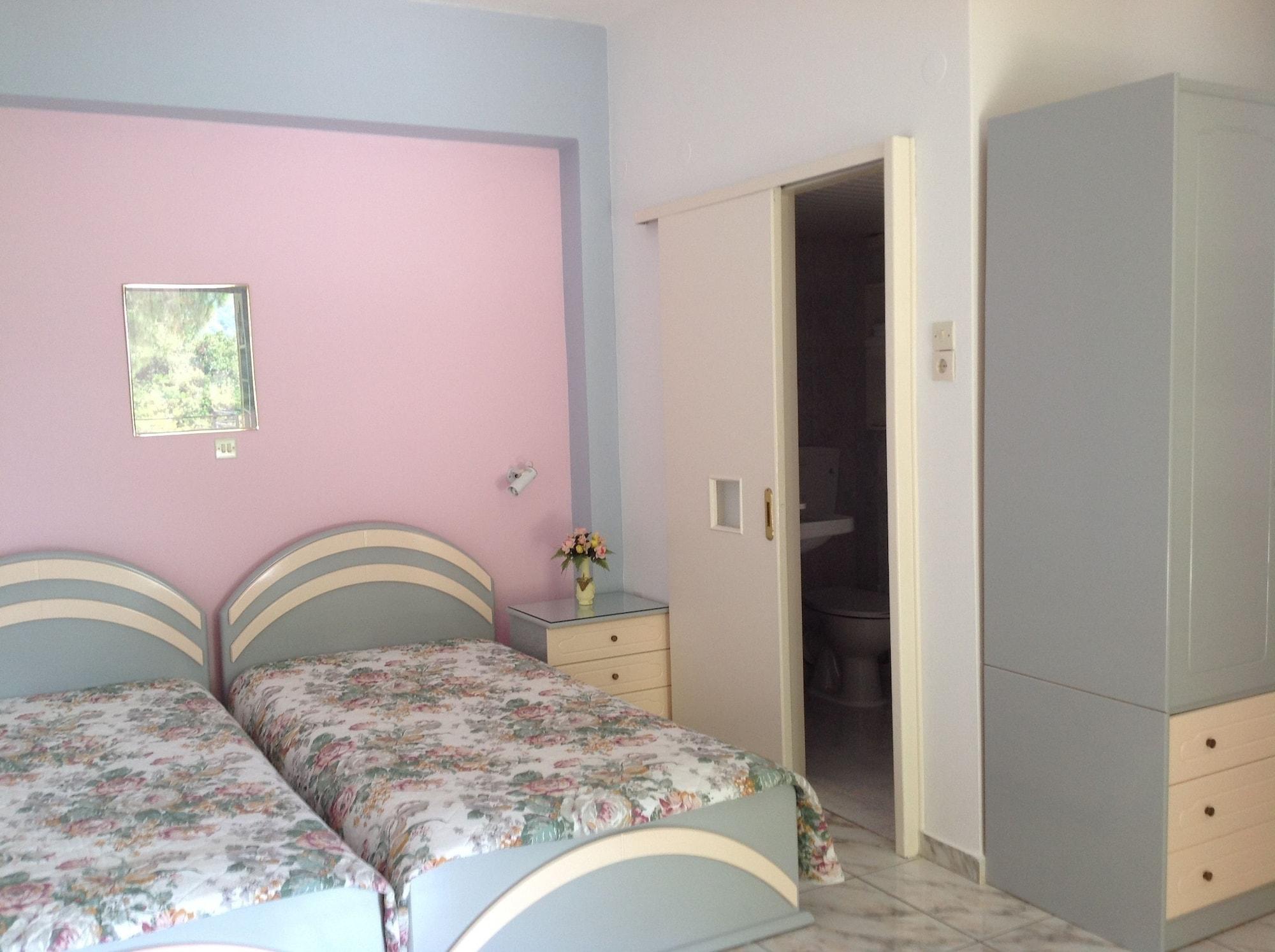Aparthotel Travlos