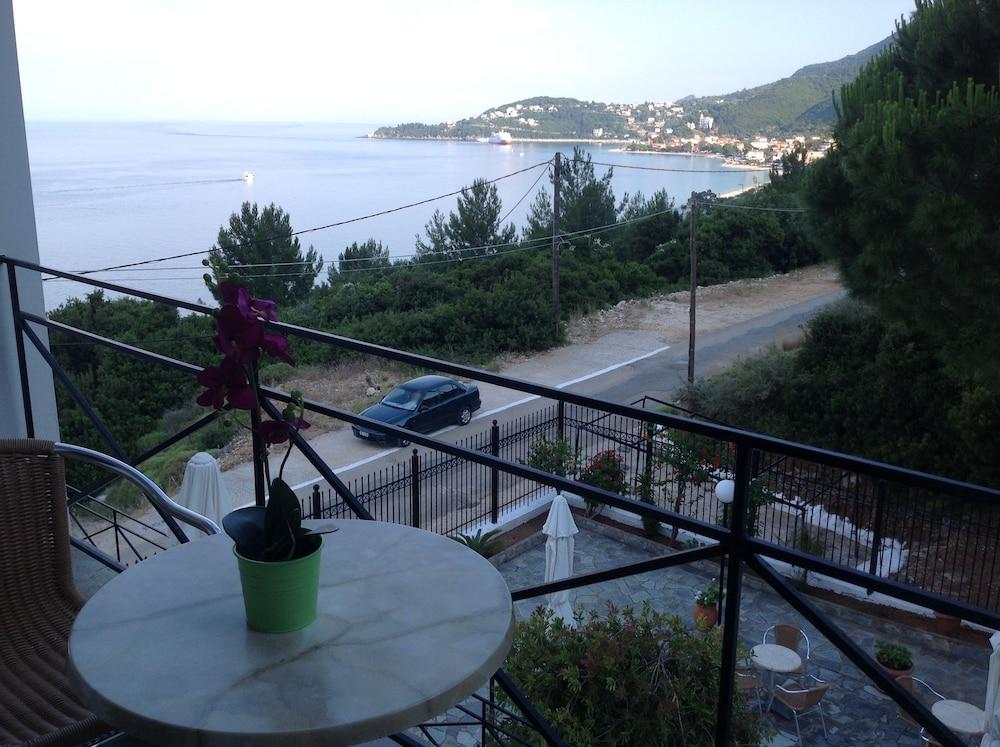 Aparthotel Travlos 3*