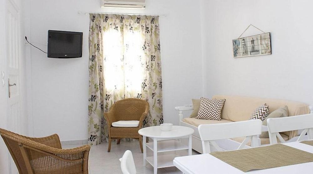 Anixi Hotel
