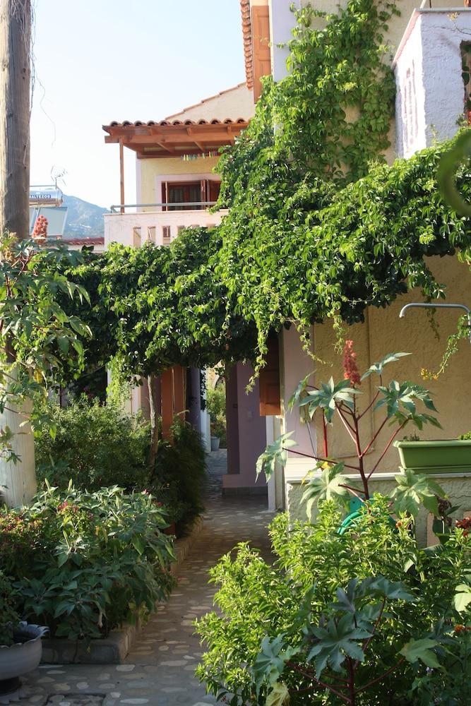 Smaragda Aparthotel
