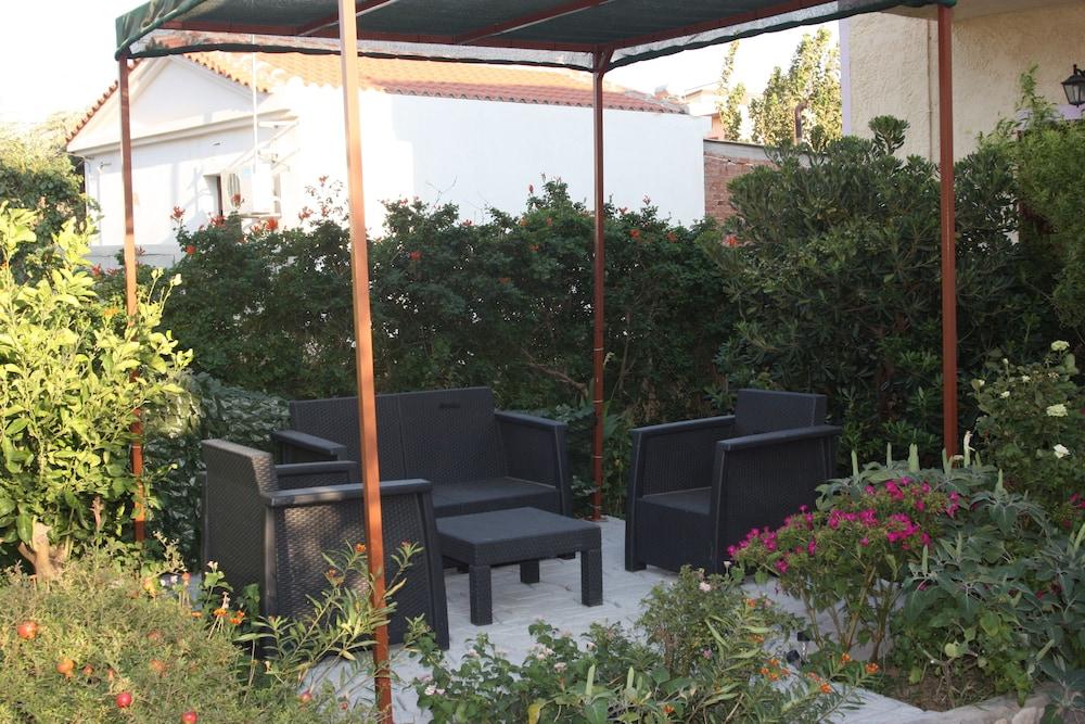 Smaragda Aparthotel 2*