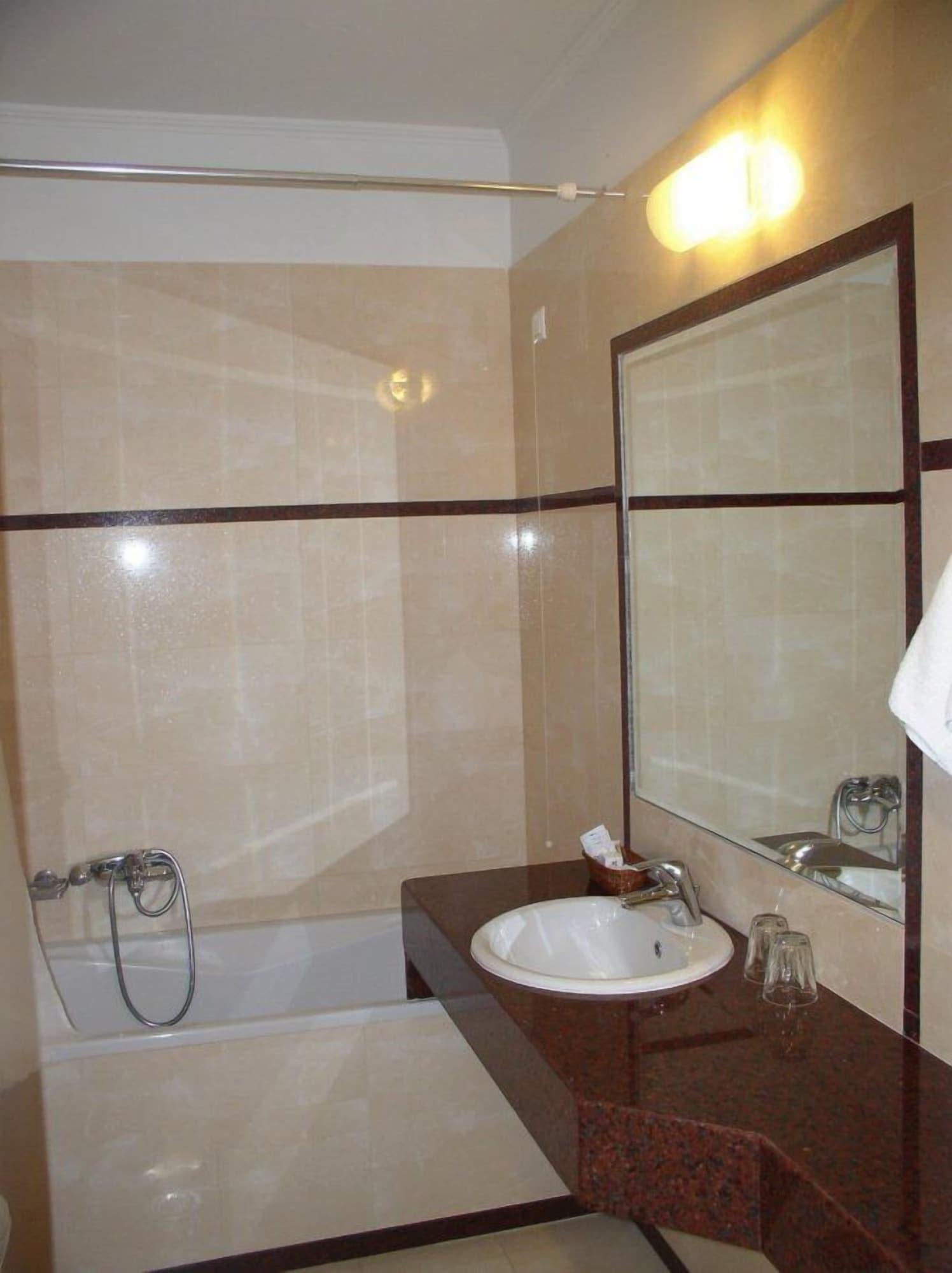 John & George Hotel 4*