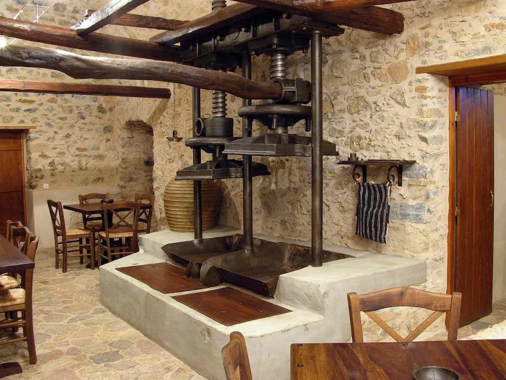 Liotrivi Historical Mansion And Boutique 4*
