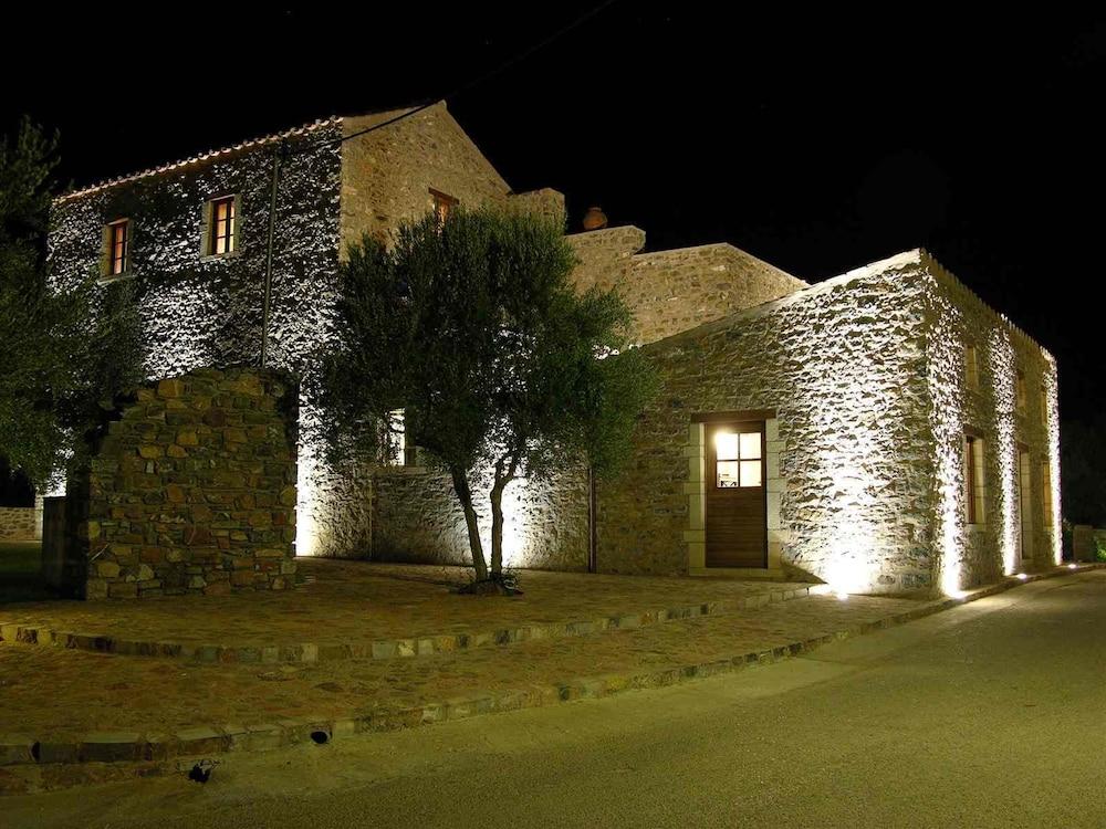 Liotrivi Historical Mansion And Boutique