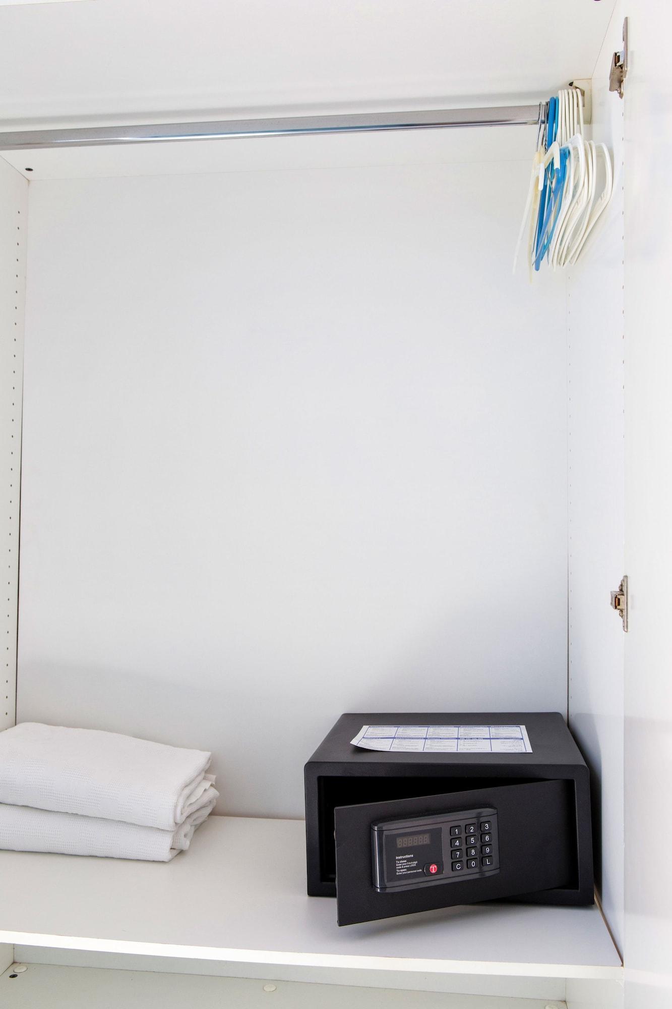 Fivos * Parikia (Paros)