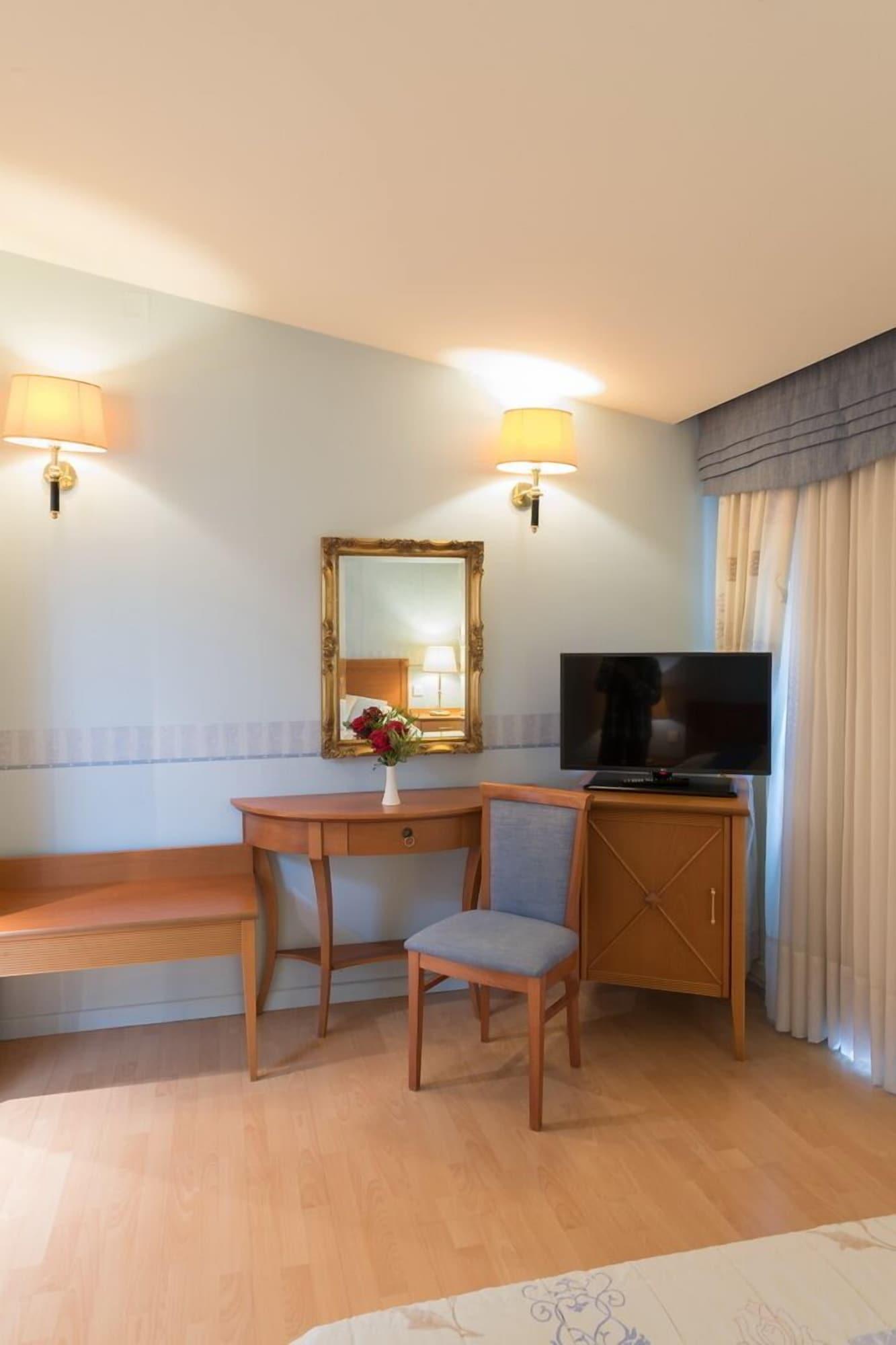 Resort Poseidon Palace 4*