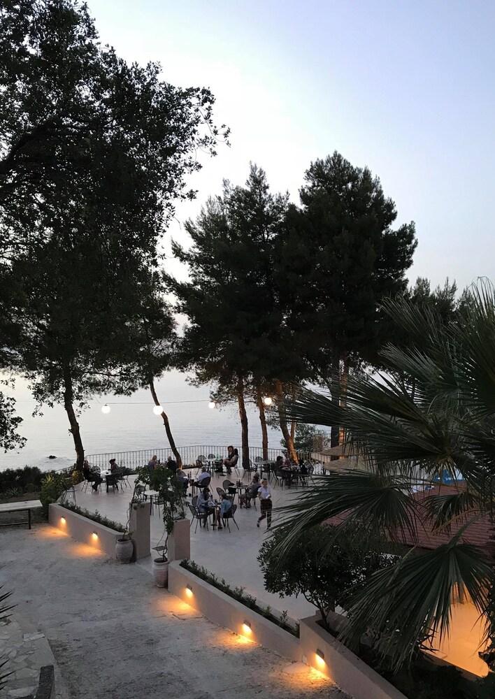 Aparthotel Celia 2*