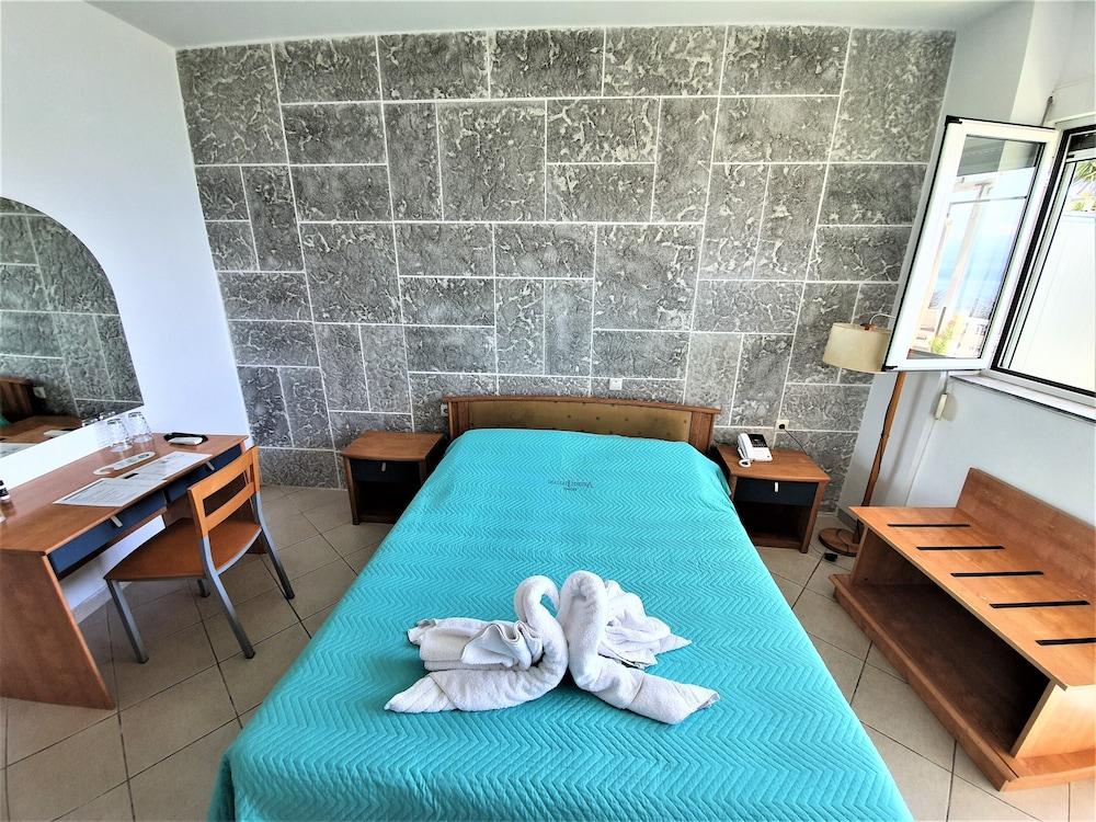 Porto Evia Boutique Hotel 4*