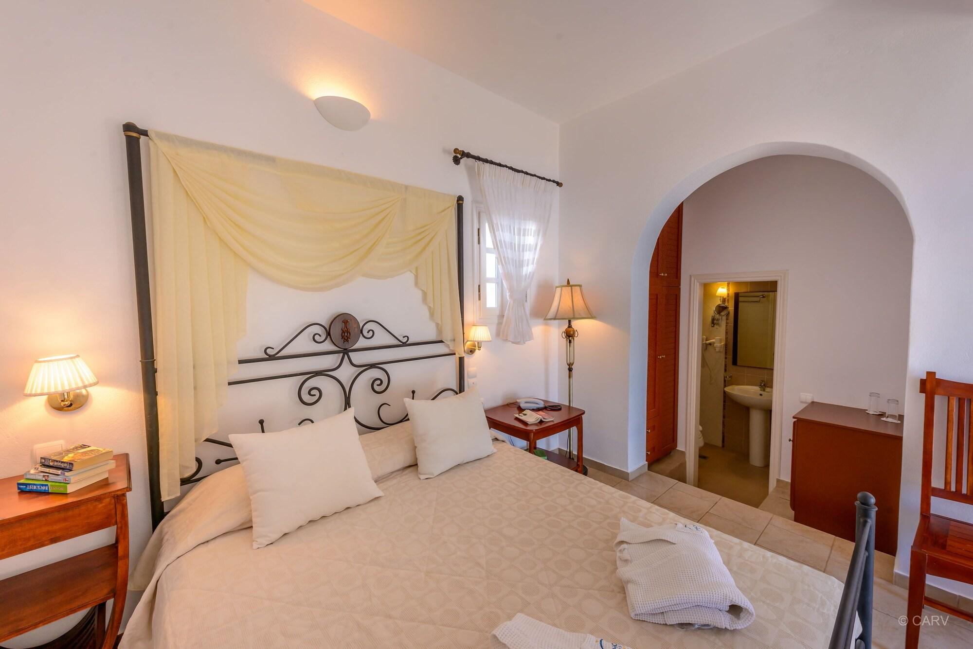 Chora & Hotel 4*