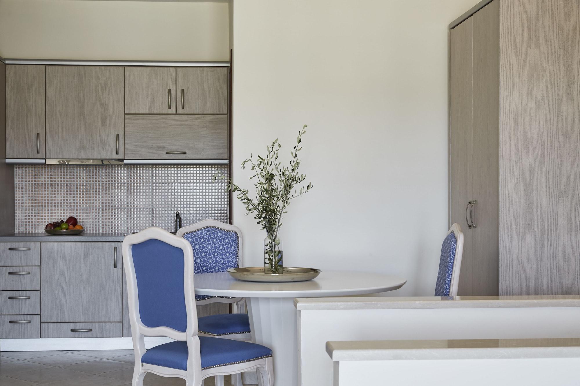 Living 3* Skiathos Town