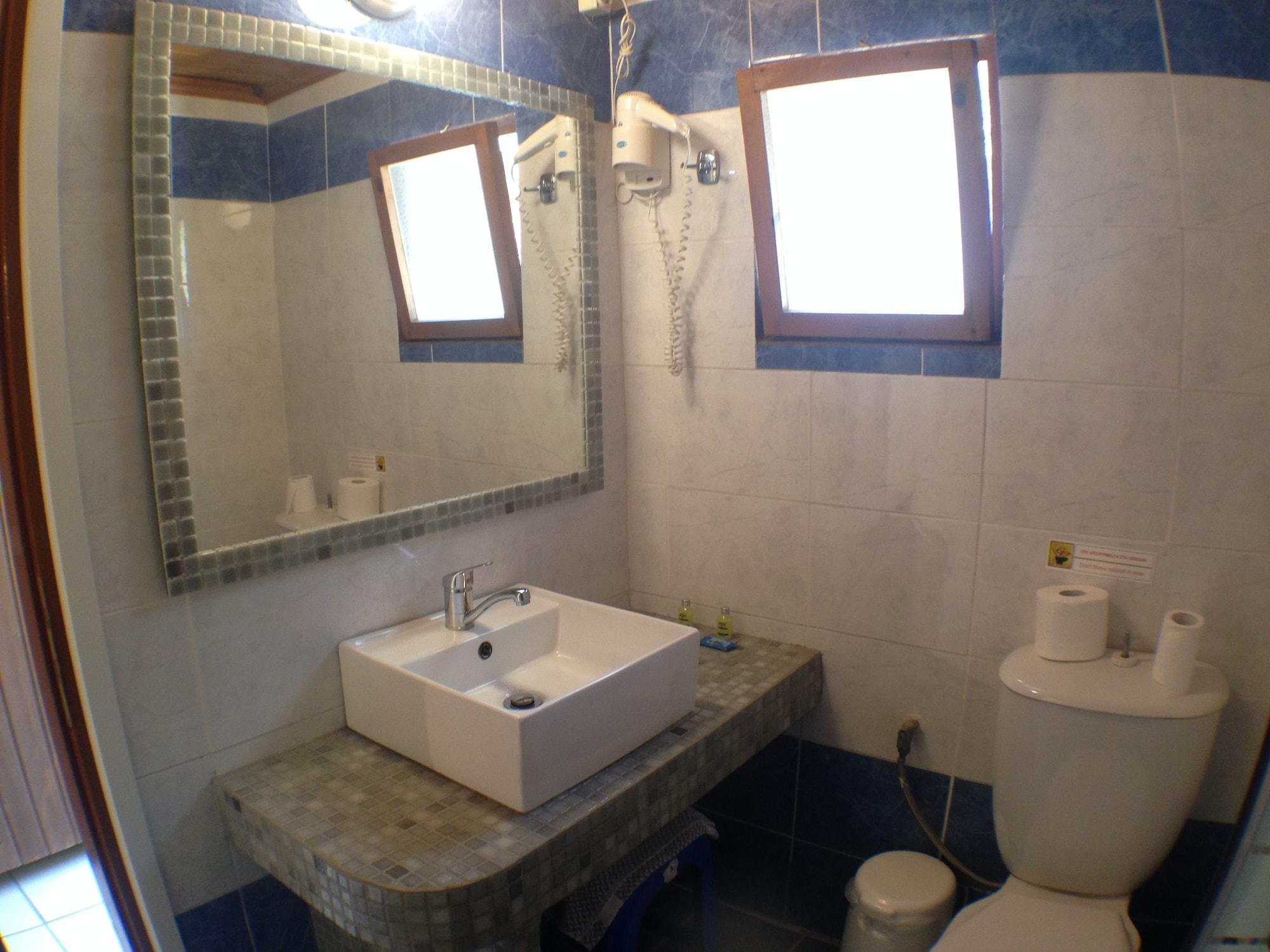 Politia Hotel 3*