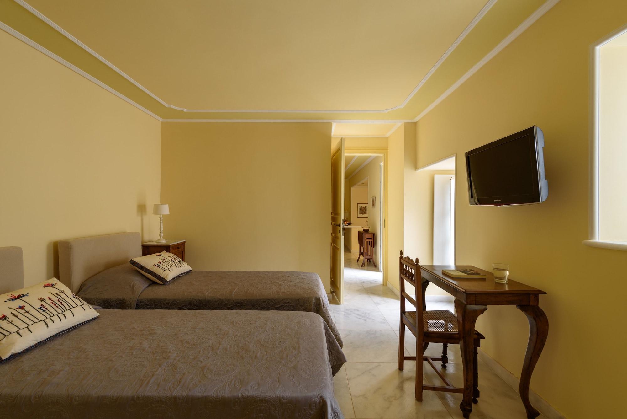 Hydras Chromata Apartment
