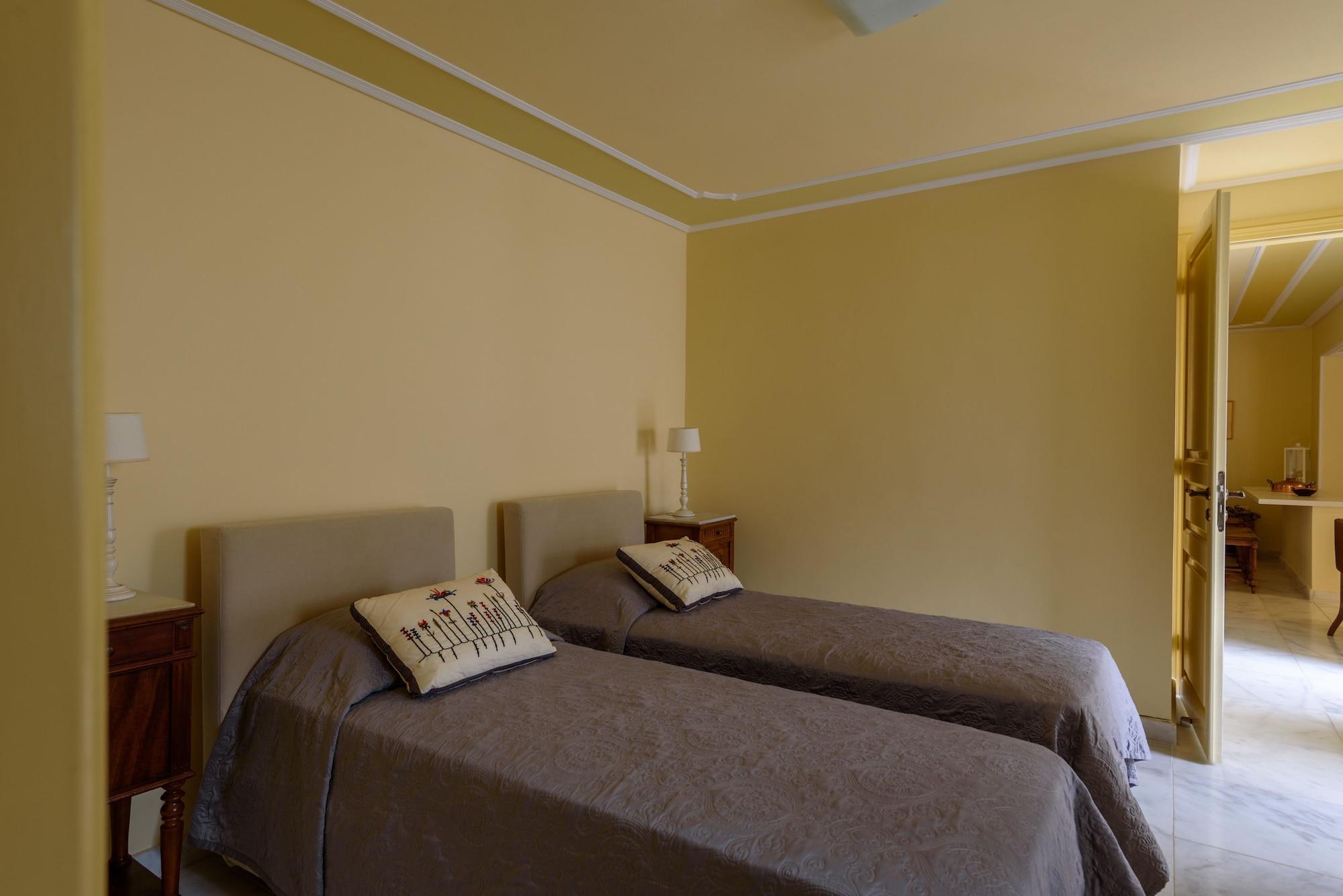 Hydras Chromata Apartment *