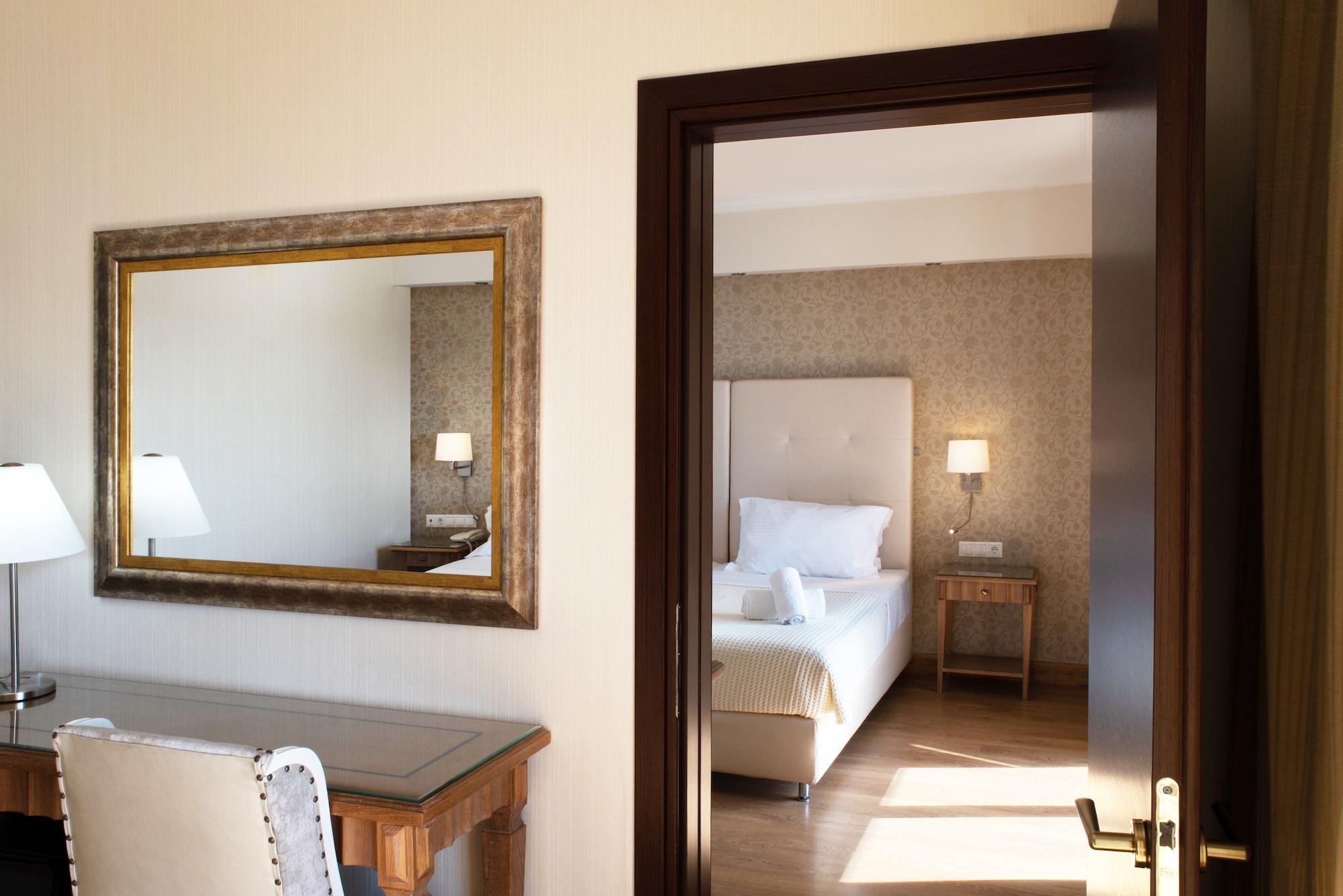 Karalis Hotel