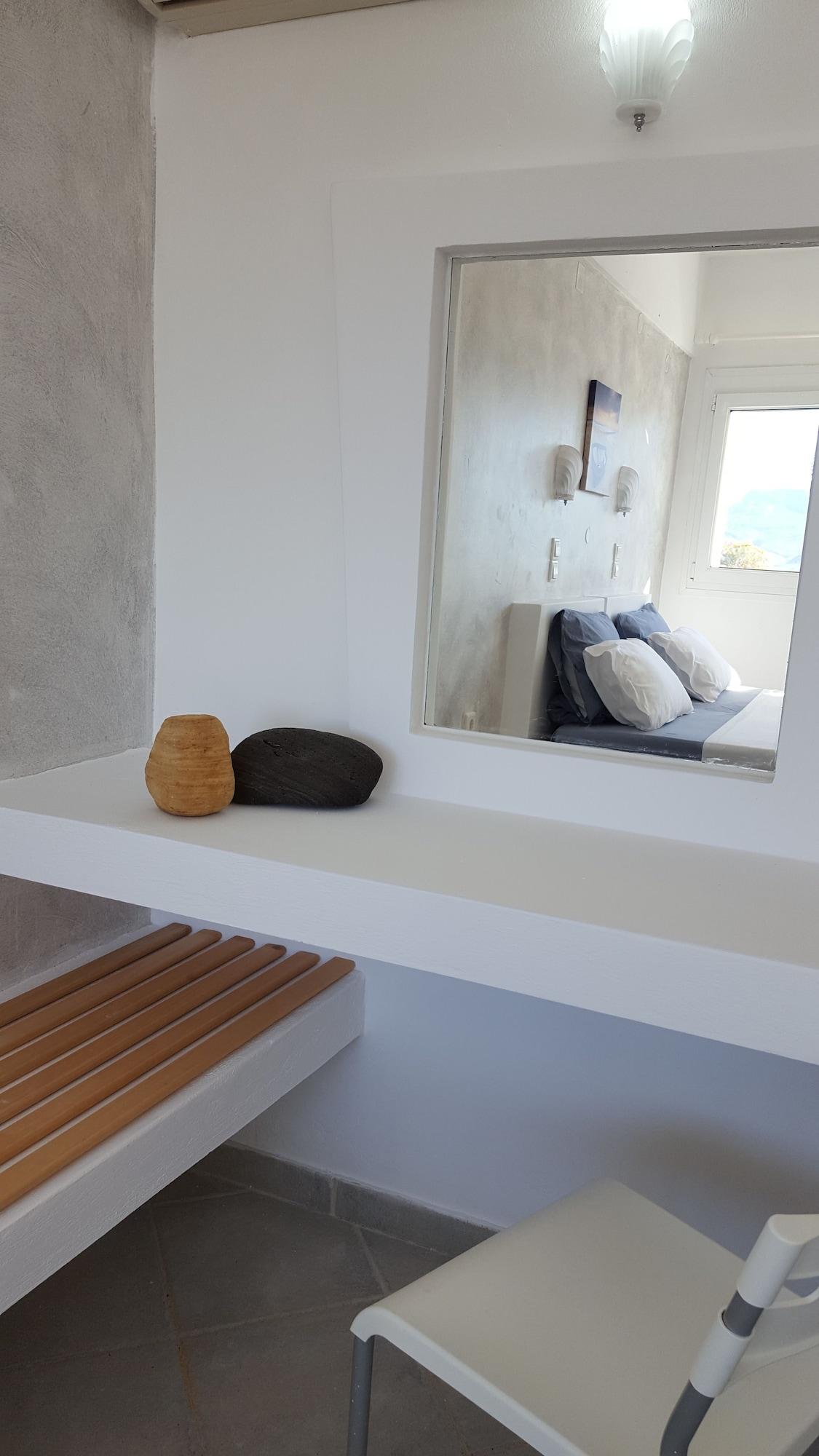 Lagada 2* Adamantas (Milos)