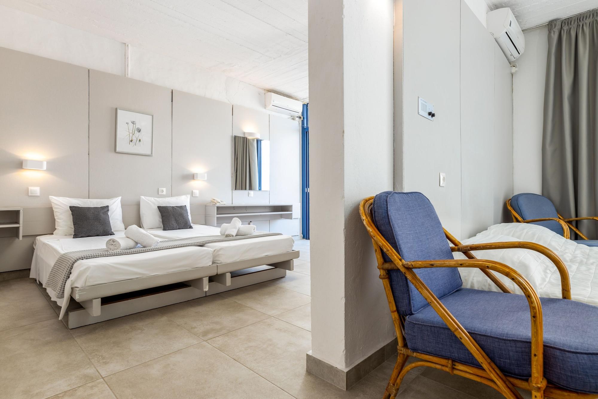 Hippocampus 3* Naousa (Paros)