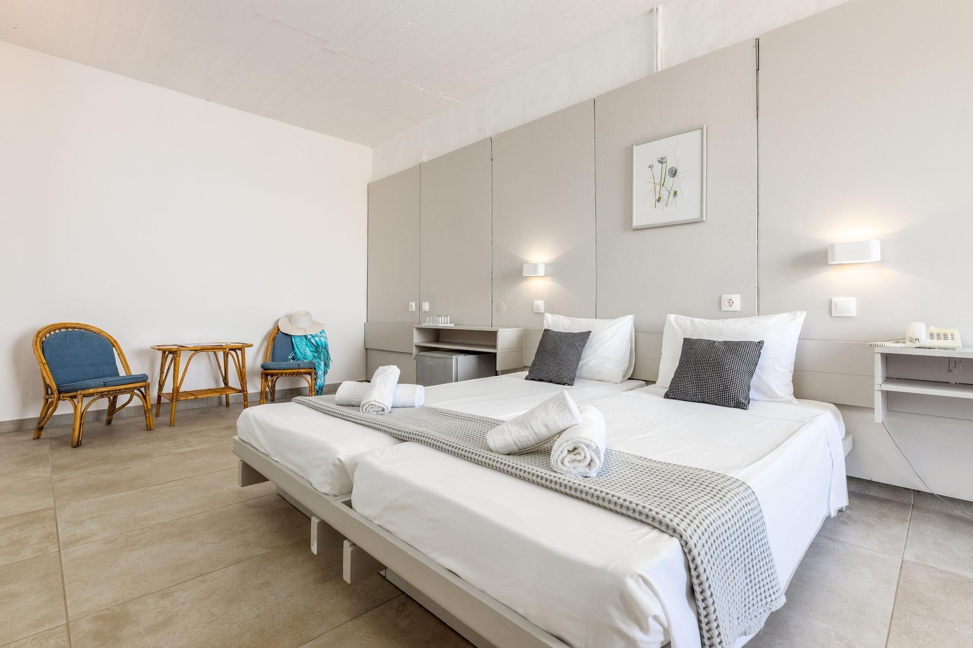 Hippocampus 3* Naousa (Paros)