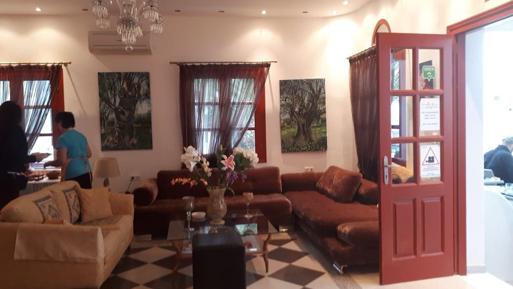Annita's Village Aparthotel
