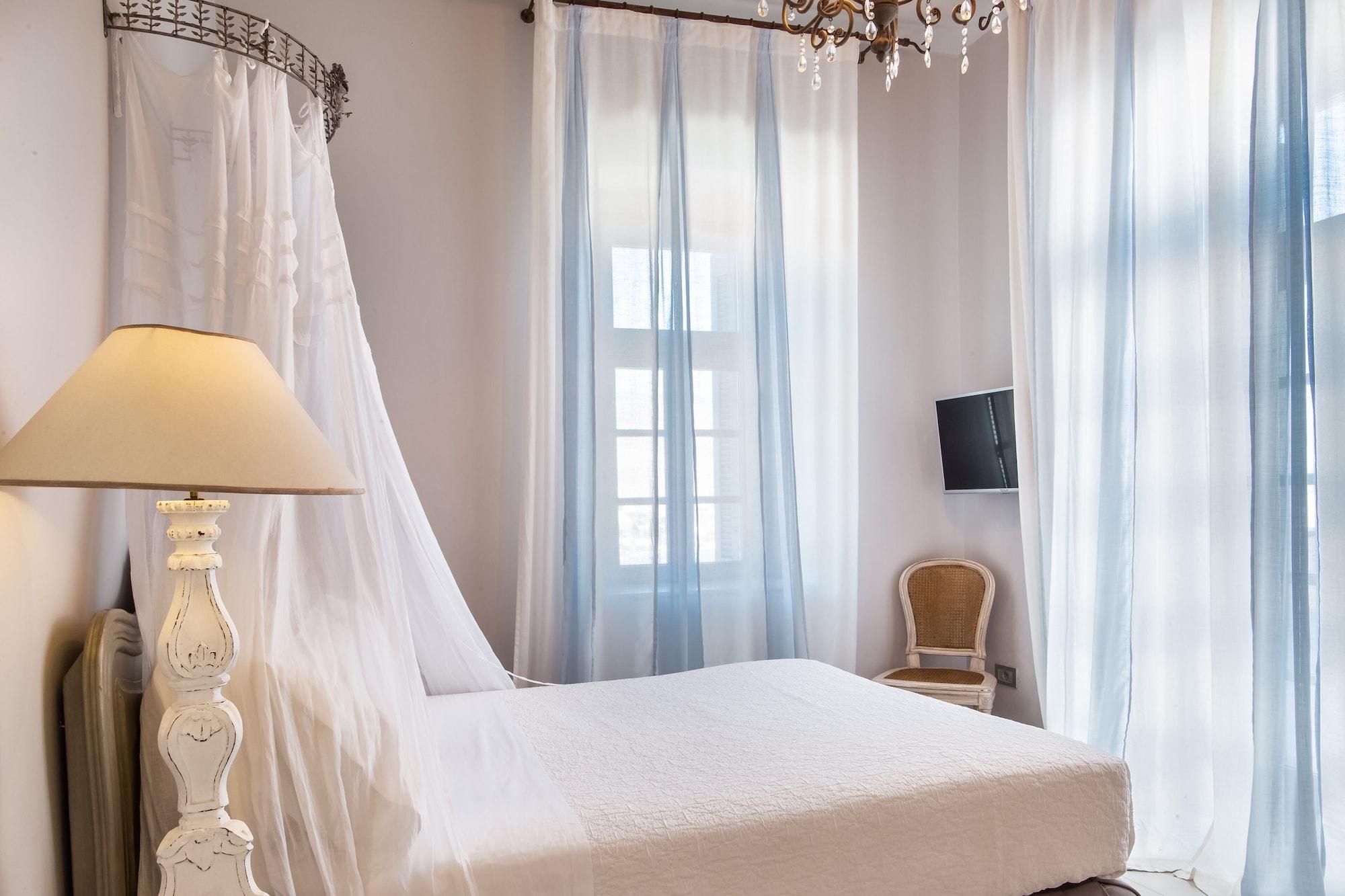 Micra Anglia Boutique & 5* Andros Town