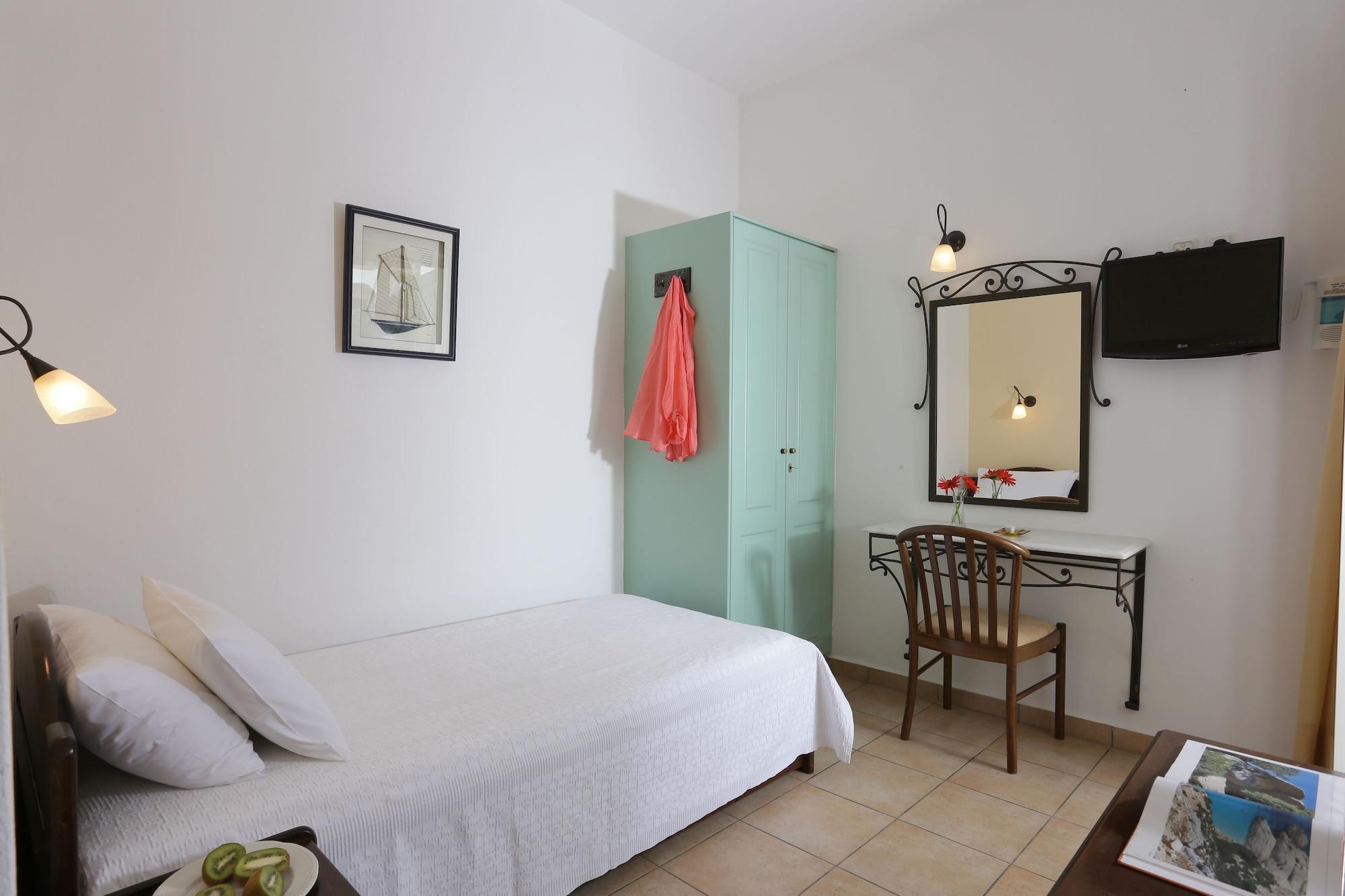 Brazzera Finikas (Syros)