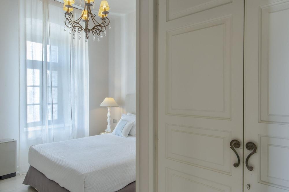 Micra Anglia Boutique & 5* Andros Town