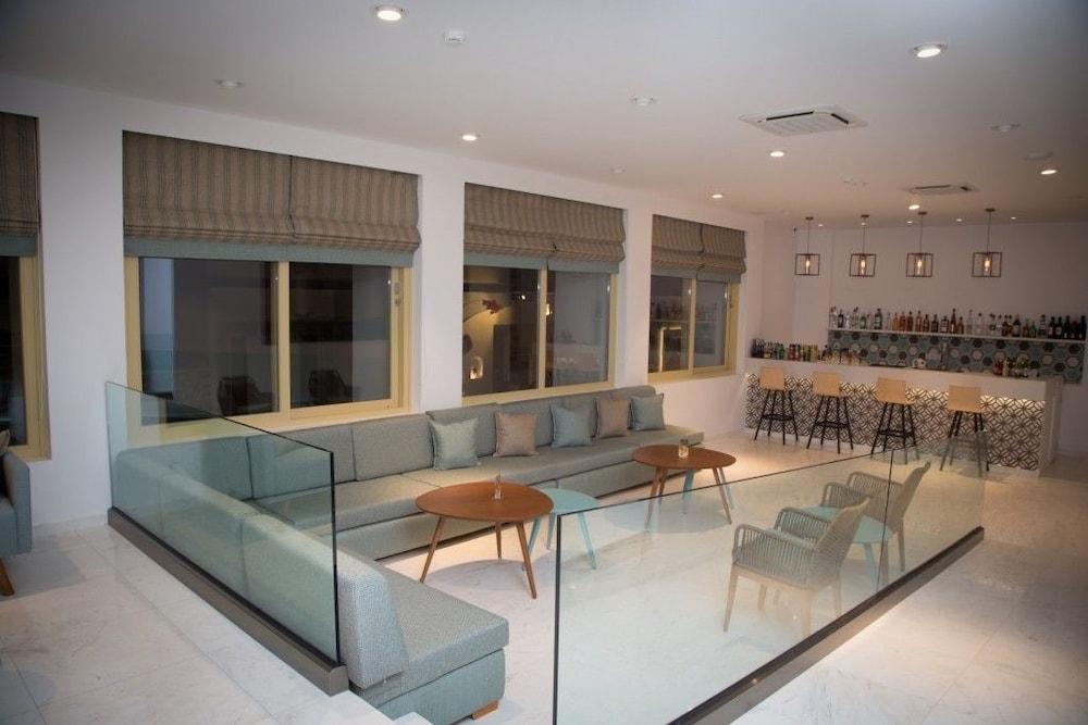 Zephyros Hotel 3*