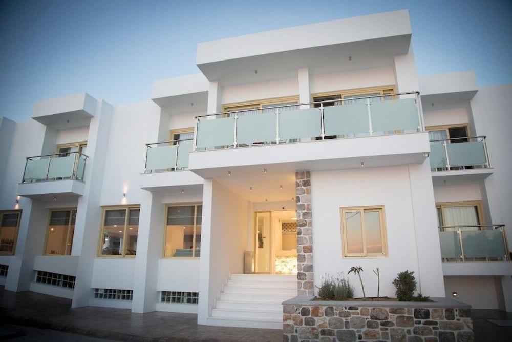 Zephyros Hotel 3*