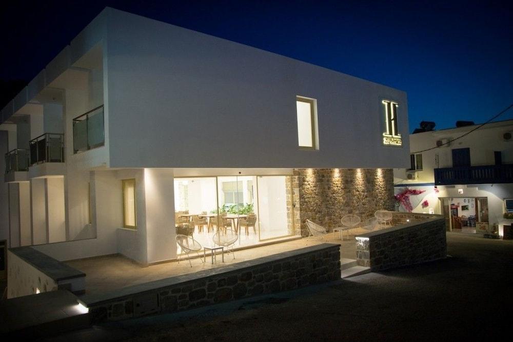 Zephyros Hotel 3*