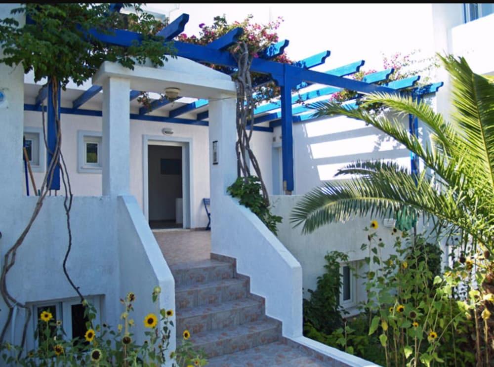 Guest house Anna Zisimos 2*