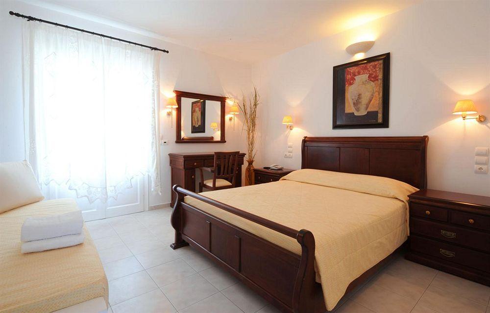 Vardia Bay Karavostasis (Folegandros)