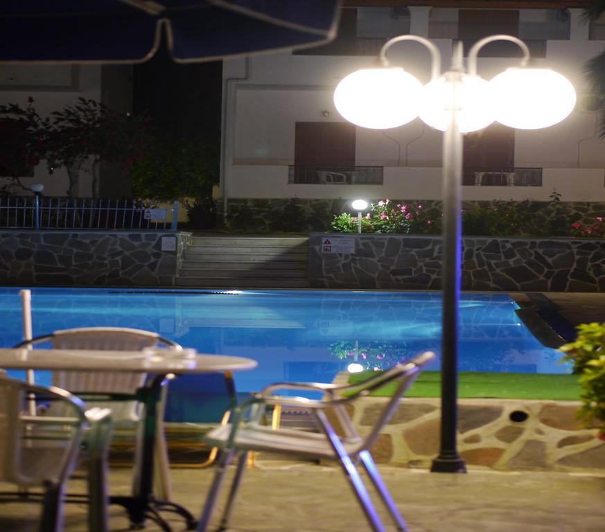 Aparthotel Tria Adelphia Arillas (Corfu)