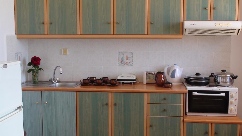 Apartment Constantinos *
