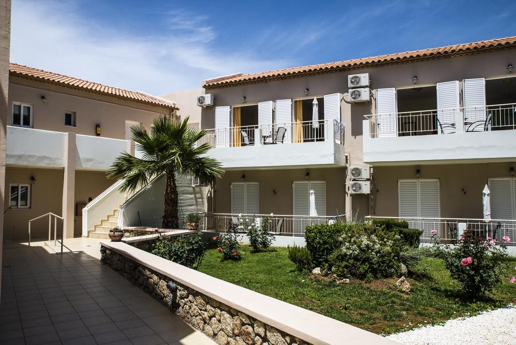 Mani's Rose Aparthotel 3*