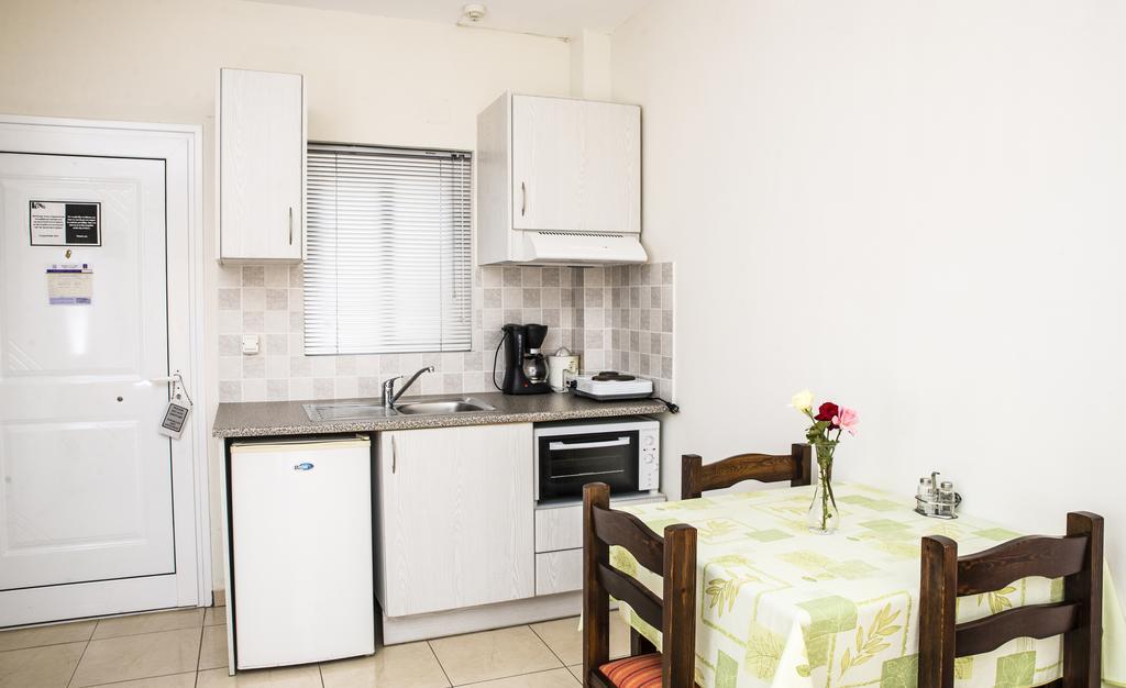 Mani's Rose Aparthotel 3*