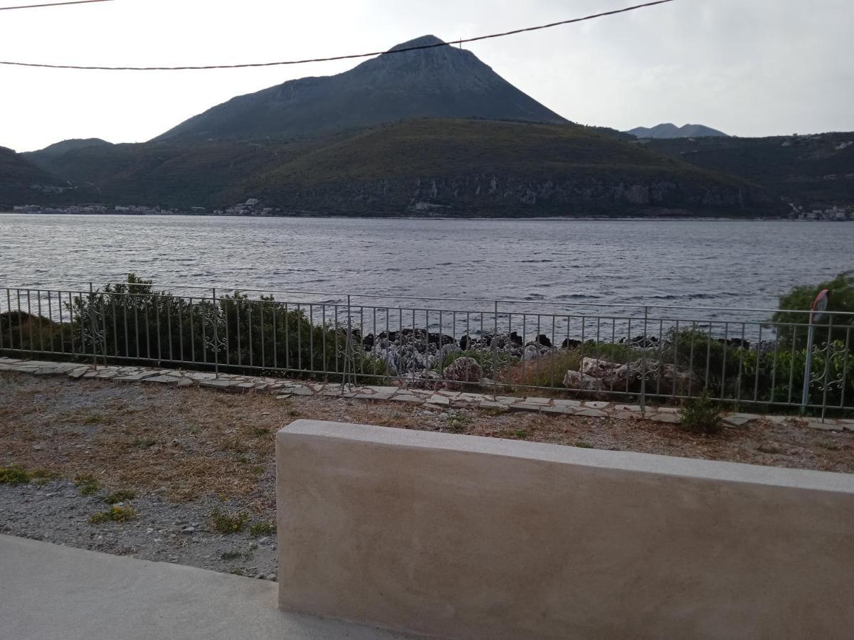 Mani Blue Thalassa Apartment Oitilon